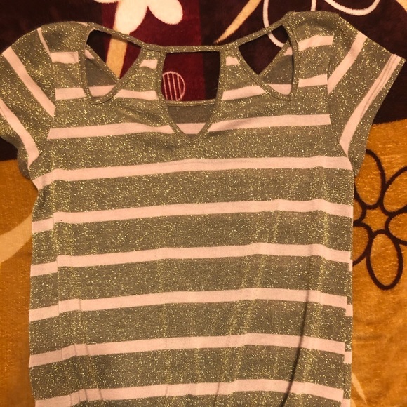 L(arge) - Picture 2 of 2